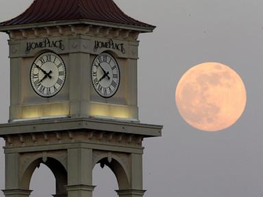 nasa-wants-to-come-up-with-a-new-clock-for-the-moon,-where-seconds-tick-away-faster