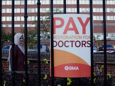 senior-doctors-in-england-agree-on-a-pay-deal-with-the-government-to-end-a-yearlong-dispute