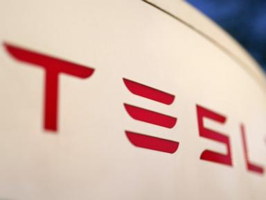 tesla-settles-lawsuit-over-man’s-death-in-a-crash-involving-its-semi-autonomous-driving-software