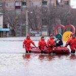 russians-stage-a-rare-protest-after-a-dam-bursts-and-homes-flood-near-the-kazakh-border