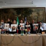 pope-marks-6-month-anniversary-of-hamas-attacks-by-meeting-with-relatives-of-hostages