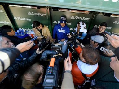 kobe-bryant’s-widow,-vanessa,-gifts-exclusive-sneakers-to-la-dodgers-on-mamba-day-anniversary