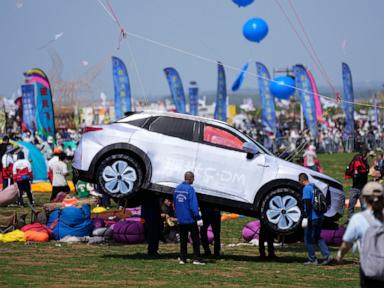ap-photos:-the-skies-fill-with-color-at-a-chinese-kite-festival