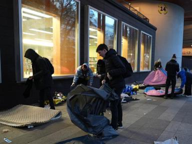 police-clear-out-migrant-camp-in-paris.-activists-say-it’s-a-pre-olympics-sweep