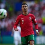 cristiano-ronaldo-‘lucky’-not-to-come-to-harm-after-he’s-confronted-by-selfie-seekers,-coach-says