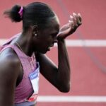 athing-mu-stumbles,-falls-in-800-meters-and-will-not-have-chance-to-defend-her-olympic-title