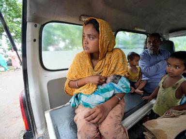 indian-mother-delivers-baby-on-boat-as-her-river-island-is-inundated-by-floodwaters