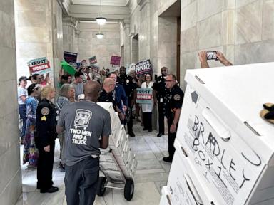 arkansas-abortion-measure’s-signatures-from-volunteers-alone-would-fall-short,-filing-shows