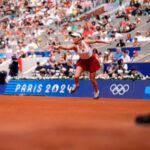 zheng-qinwen-wins-china’s-first-olympic-tennis-singles-gold-by-beating-donna-vekic-in-the-final