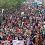 ap-photos:-bangladesh-protesters-erupt-in-joy-and-anger-as-longtime-prime-minister-steps-down