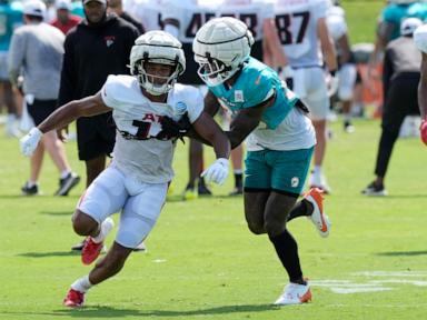 falcons-receiver-rondale-moore-carted-off-field-with-leg-injury