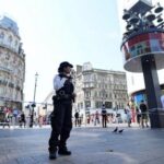 man-stabs-a-girl-and-her-mother-in-a-london-tourism-hot-spot-before-being-arrested,-police-say