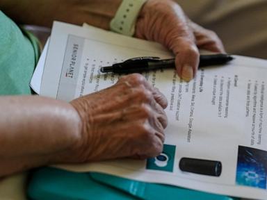 older-americans-prepare-themselves-for-a-world-altered-by-artificial-intelligence