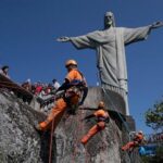 rio-de-janeiro-climbers-clean-site-of-iconic-christ-the-redeemer-statue