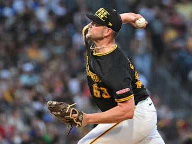 elly-de-la-cruz-drives-in-2-runs-as-reds-crush-pirates-10-2