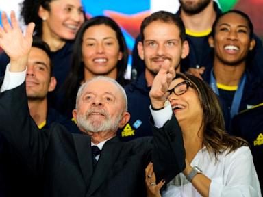 brazil’s-lula-praises-olympic-athletes-at-presidential-palace