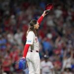 bryce-harper’s-rbi-single-in-10th-off-josh-hader-lifts-phillies-past-astros-3-2