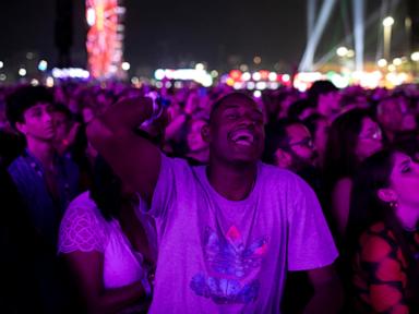 rock-in-rio’s-sign-language-pumps-up-brazil’s-deaf-audience