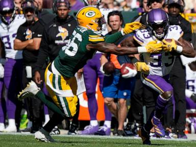 sam-darnold-and-undefeated-vikings-dominate-first-half-and-hang-on-to-beat-packers-31-29