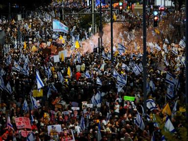 israelis-surge-into-the-streets-again-in-protest-as-the-toll-in-gaza-grows