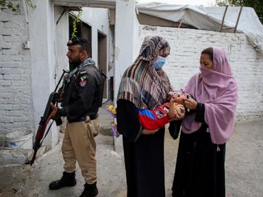 gunmen-kill-a-polio-worker-and-a-policeman-during-a-vaccination-campaign-in-pakistan