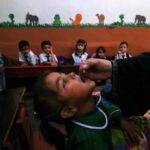 gunmen-kill-a-policeman-guarding-polio-workers-in-northwestern-pakistan