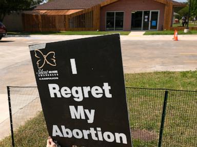 how-a-small-town-in-kansas-found-itself-at-the-center-of-abortion’s-national-moment