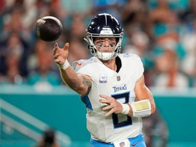 titans-quarterback-will-levis-injures-shoulder-in-the-1st-quarter-against-the-dolphins