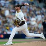 higashioka’s-homer-starts-rally-as-padres-beat-braves-5-4-to-sweep-nl-wild-card-series