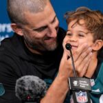 eagles-coach-nick-sirianni-apologizes-for-his-behavior-toward-fans-at-the-linc