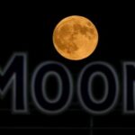 october’s-supermoon-pairs-with-a-comet-for-a-special-nighttime-spectacle