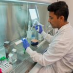 researchers-in-a-lab-near-lake-erie-study-how-toxic-algae-can-damage-health