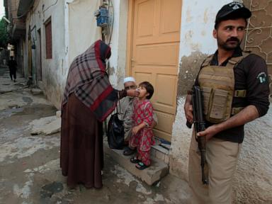 attack-on-a-health-center-used-in-an-anti-polio-campaign-in-pakistan-kills-2-police-officers