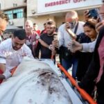a-gaza-medic-realizes-he’s-carrying-his-own-mother’s-body,-killed-by-an-israeli-airstrike