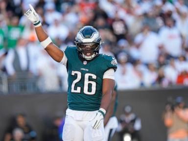 forty-fore!-eagles-get-rare-opportunity-to-play-golf-with-former-president-barack-obama