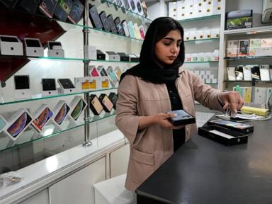 iran-lifts-its-ban-on-imports-of-new-iphone-models-in-place-since-last-year