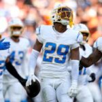justin-herbert-throws-2-td-passes,-chargers-clamp-down-on-jameis-winston-in-27-10-win-over-browns