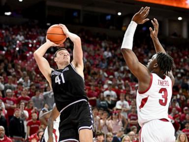 john-calipari-wins-arkansas-debut-as-16th-ranked-razorbacks-beat-lipscomb-76-60