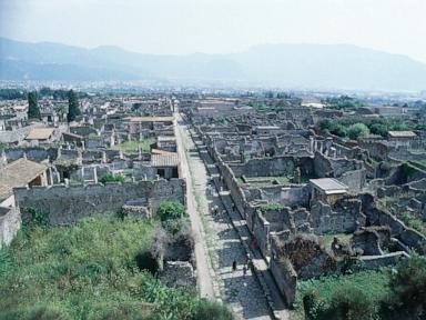 pompeii-archaeological-park-sets-daily-visitors’-limit-to-combat-over-tourism