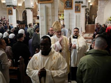 pilgrims-traverse-vatican-holy-door-as-christmas-marks-start-of-the-2025-holy-year