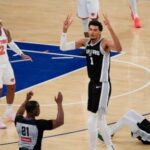 victor-wembanyama-plays-1-on-1-chess-with-fans-in-new-york