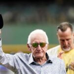 ‘mr.-baseball’-bob-uecker,-brewers-announcer,-dies-at-90