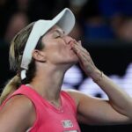 how-about-that?!-danielle-collins-has-a-back-and-forth-with-a-booing-australian-open-crowd
