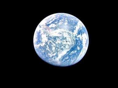 a-private-us-spacecraft-headed-to-the-moon-captures-a-glorious-view-of-earth