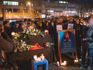 german-officials,-residents-attend-commemoration-of-2-people-killed-in-knife-attack