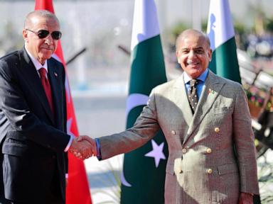 turkey’s-erdogan-lashes-out-at-israel-on-a-visit-to-pakistan-and-laments-the-tragedy-of-gaza