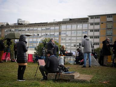 pope-slept-peacefully,-had-breakfast-after-diagnosis-of-pneumonia,-vatican-says