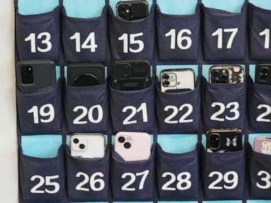 illinois-gov.-to-back-‘screen-free-schools’-and-join-trend-to-ban-cellphones-in-class