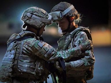 movie-review:-in-‘my-dead-friend-zoe,’-a-dark-comedy-about-ptsd