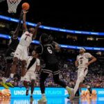 arkansas-nearly-blows-a-20-point-lead-before-holding-off-no.-16-seed-south-carolina-in-sec-opener